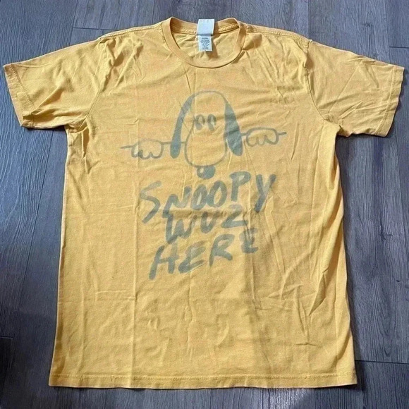 🎈2/$30🎈Junk Food Snoopy shirt- size US S - Picture 1 of 4